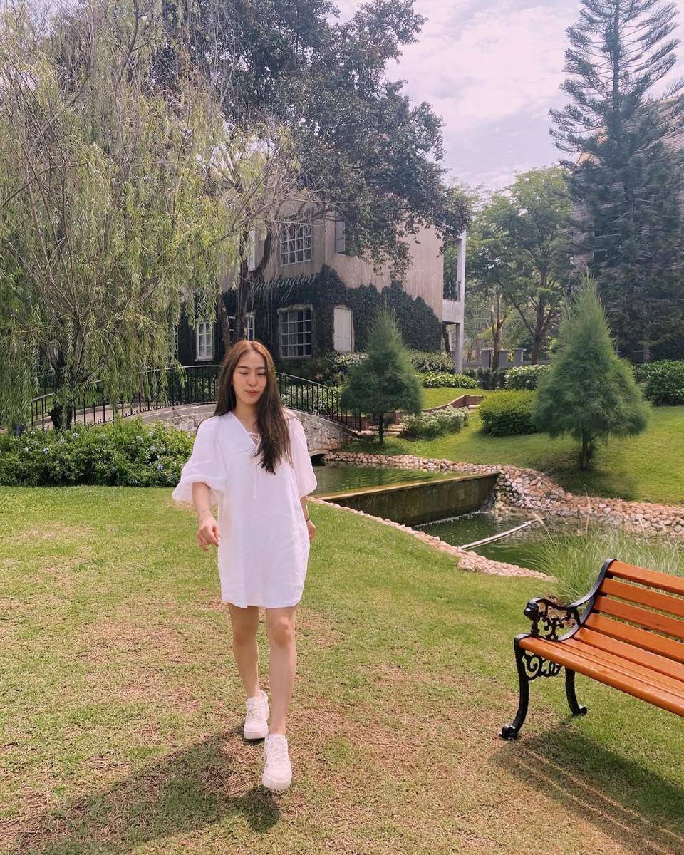 dress ala Dream Apichaya (instagram.com/dreamapichaya)