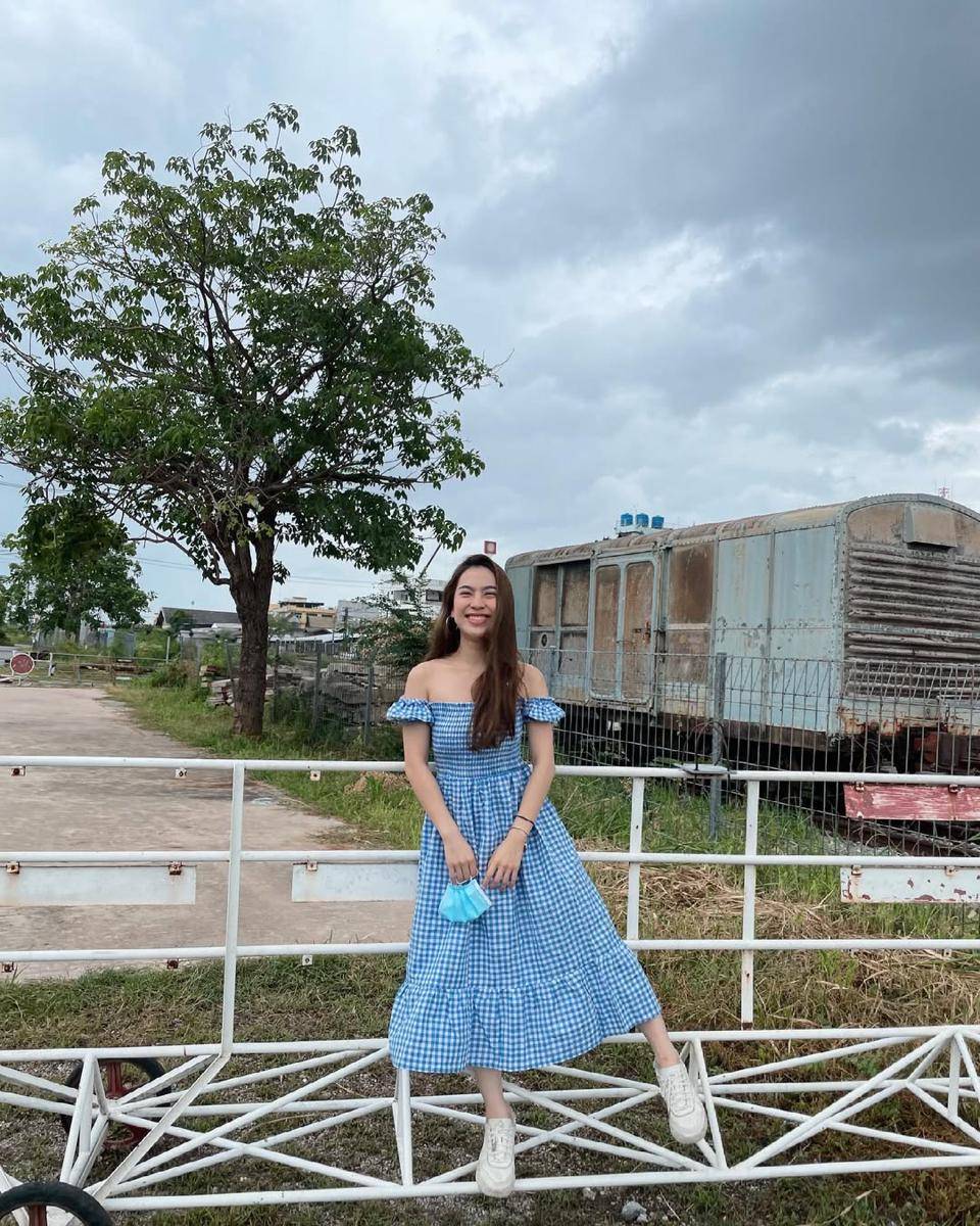 dress ala Dream Apichaya (instagram.com/dreamapichaya)
