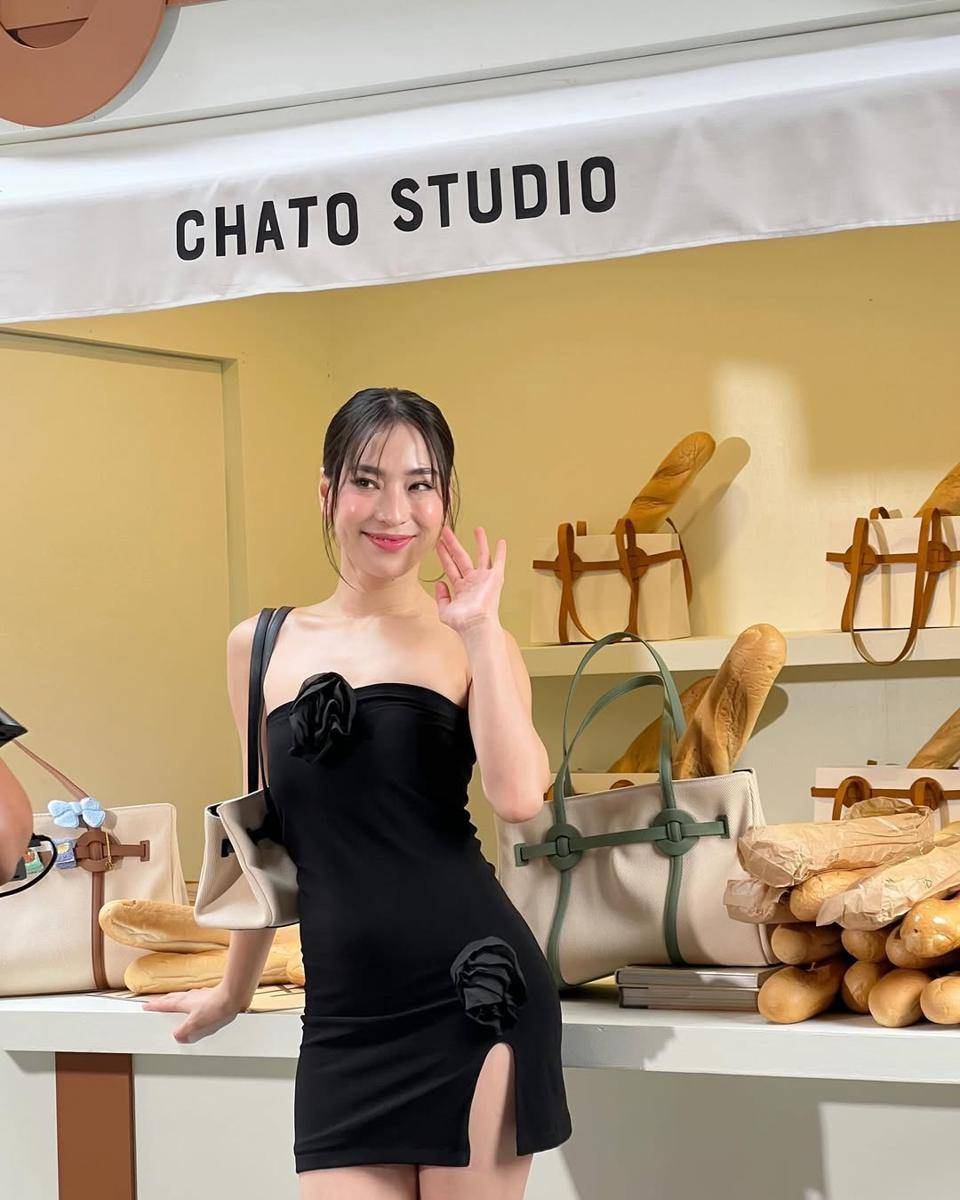 dress ala Dream Apichaya (instagram.com/dreamapichaya)