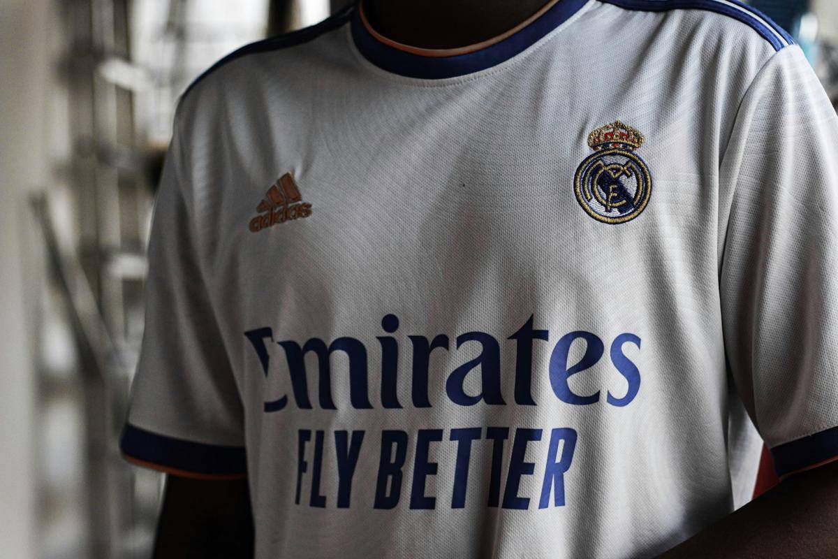 ilustrasi jersey Real Madrid (unsplash.com/Simon Reza)