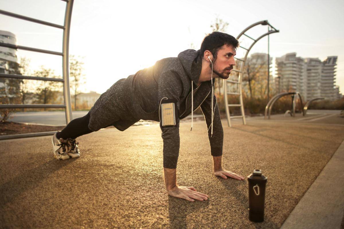 ilustrasi push-up (pexels.com/Andrea Piacquadio)
