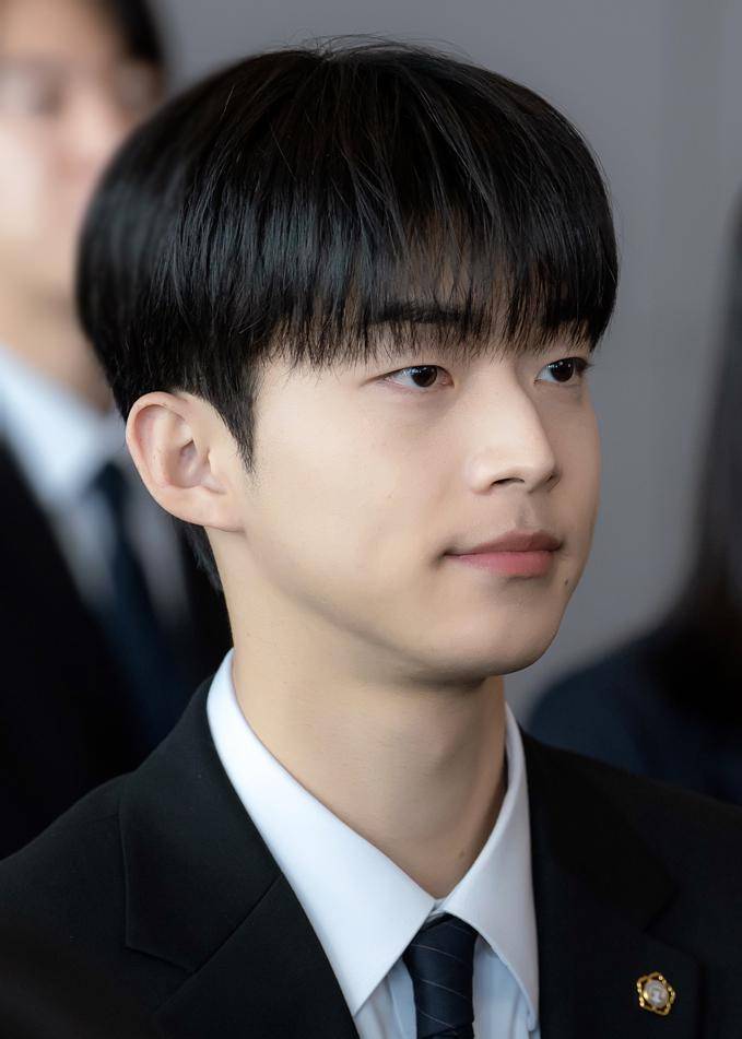still cut Kim Kang Min sebagai Ji Guk Hyeon di drama Beyond the Bar (mtv.jtbc.co.kr)