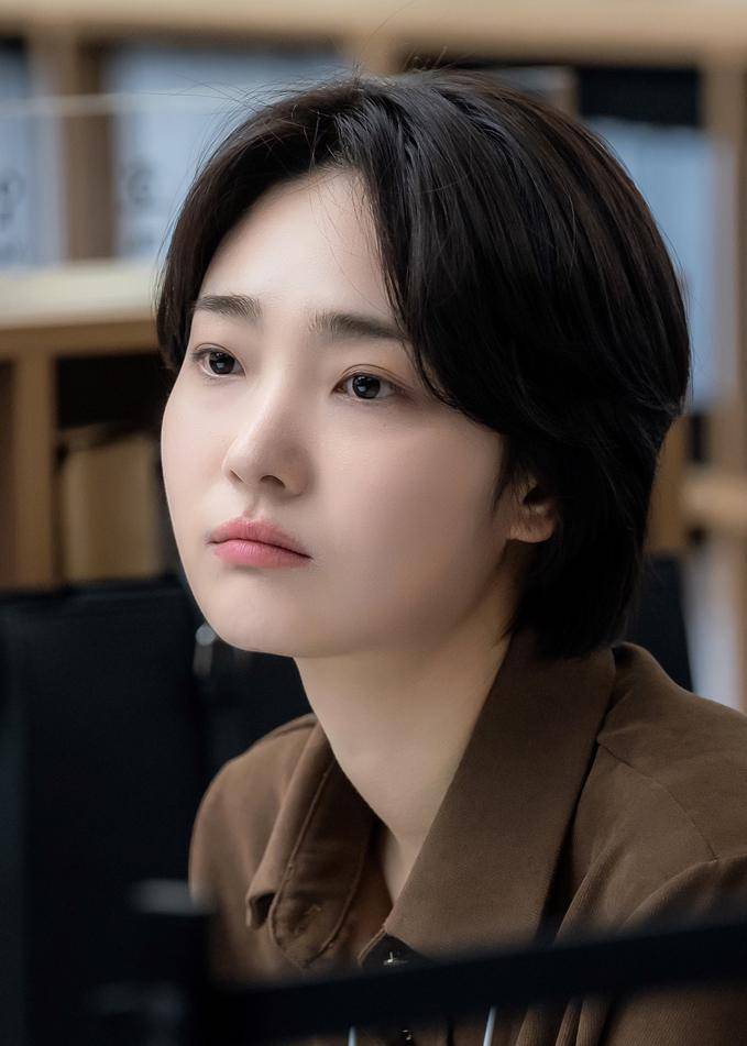 still cut Kim Lee Ju Yeon sebagai Choi Ho Yeon di drama Beyond the Bar (mtv.jtbc.co.kr)