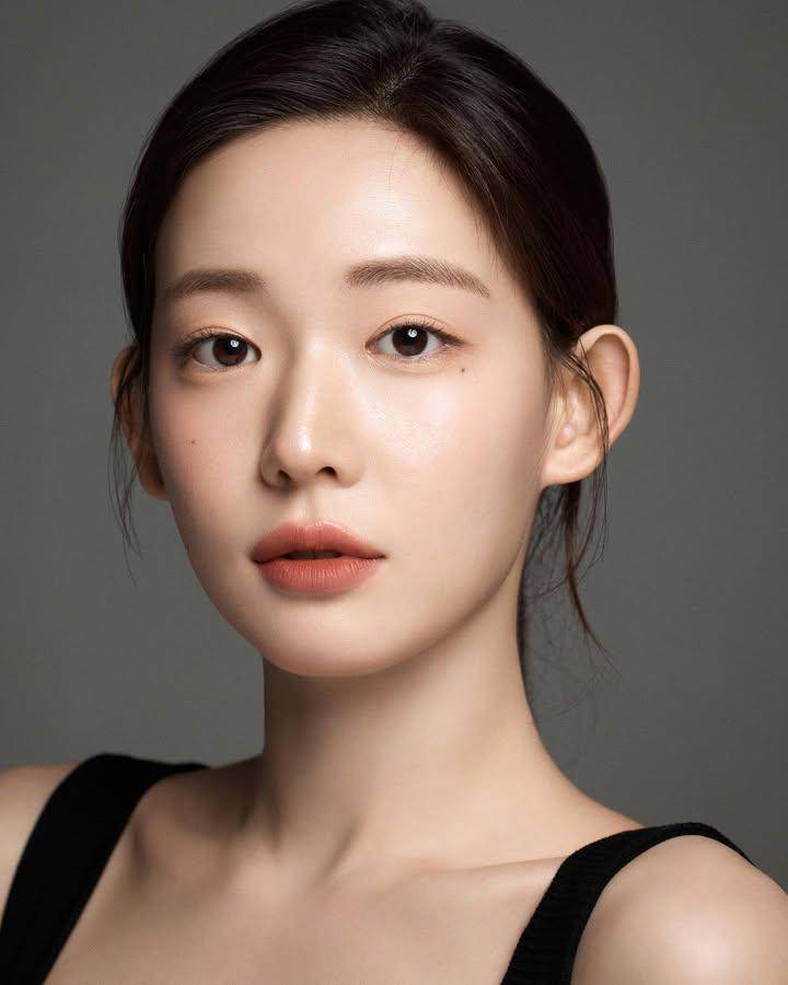 inspirasi makeup Choi Yoon Ji (Instagram.com/yoonjiiii)