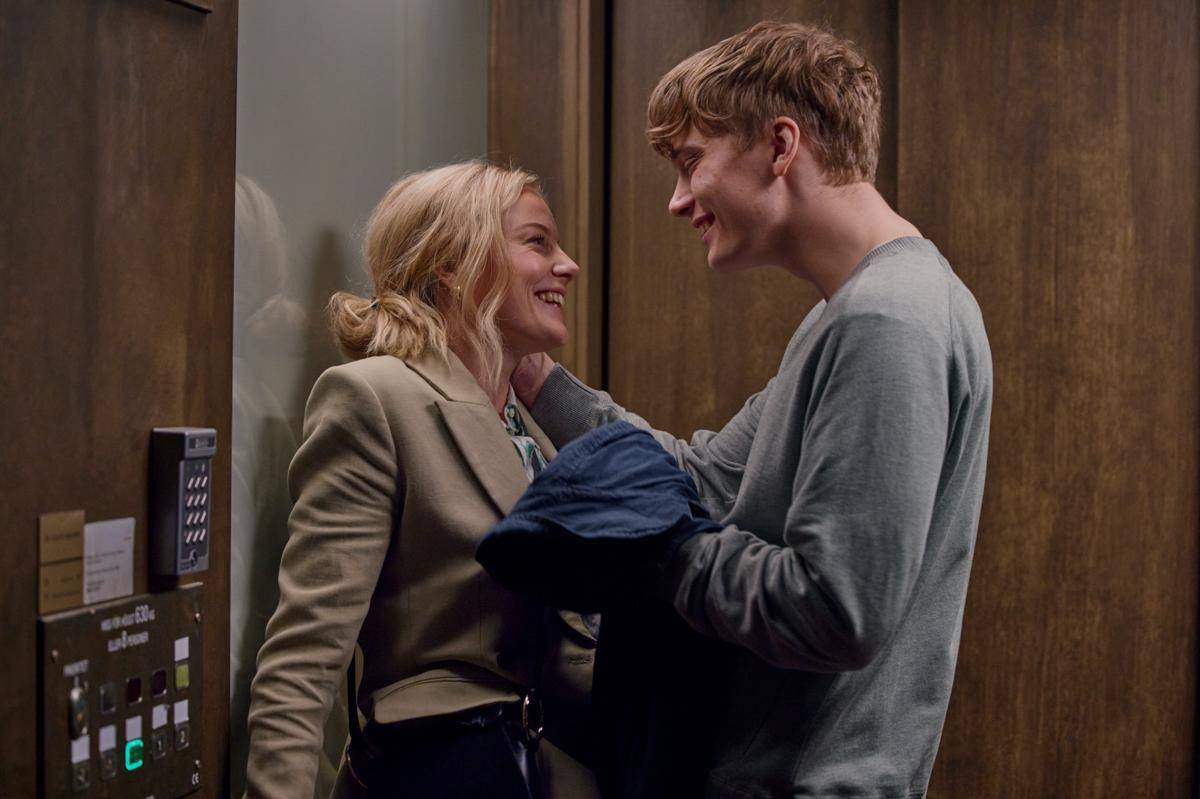 adegan dalam serial Love and Anarchy. (dok. Netflix/Love and Anarchy)