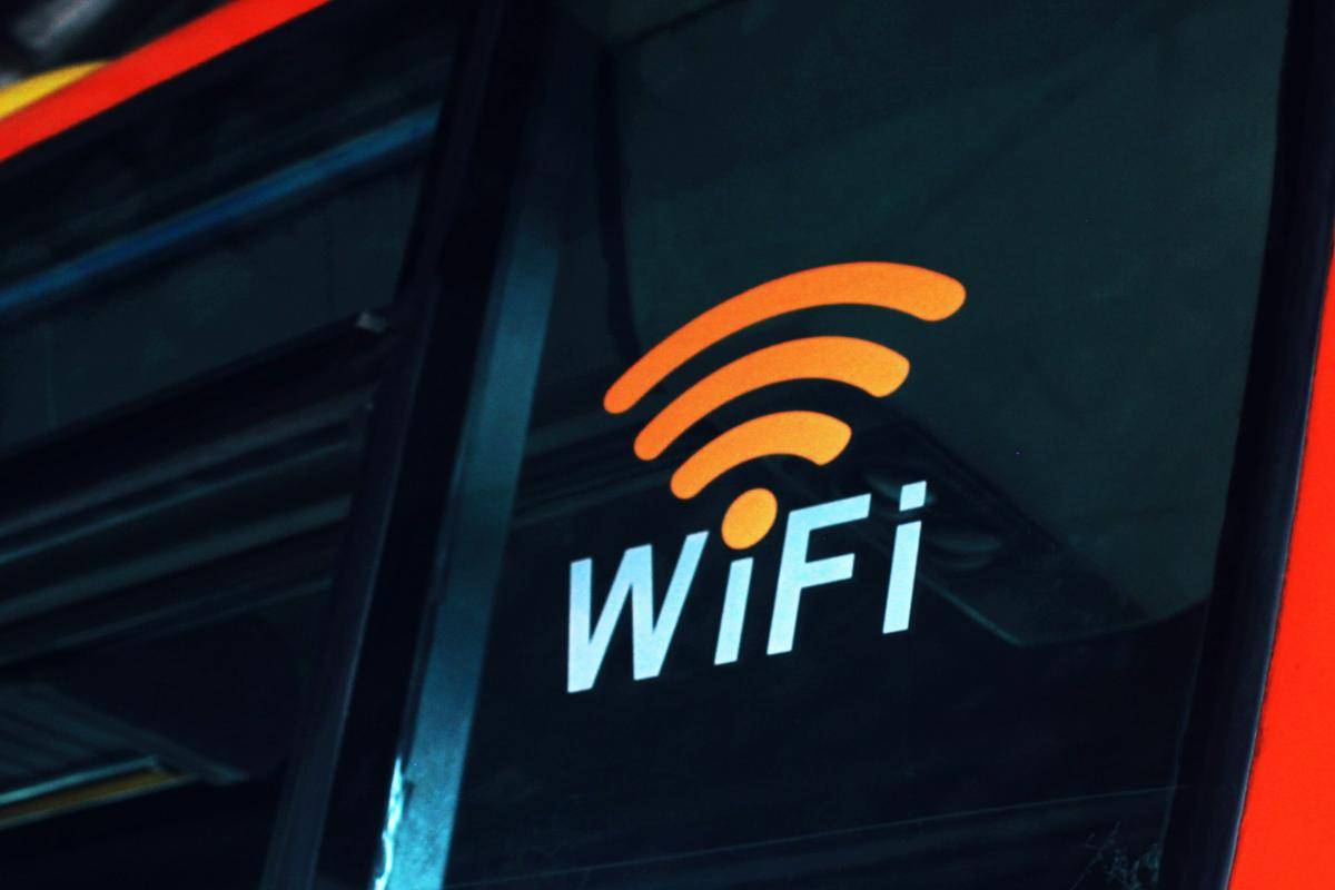 ilustrasi sinyal wifi (unsplash/Dreamlike Street)