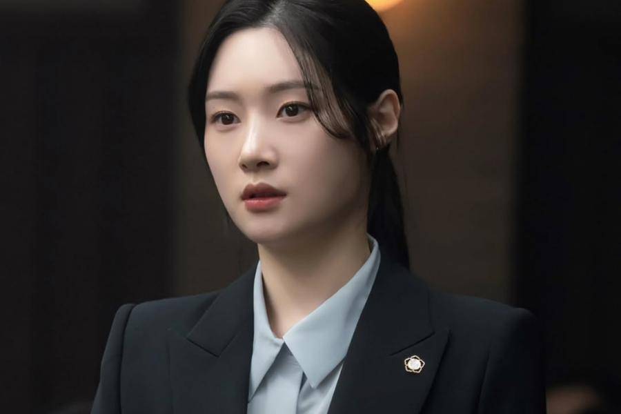 Kang Hyo Min (Jung Chae Yeon) di drakor Beyond the Bar (instagram.com/jtbcdrama)