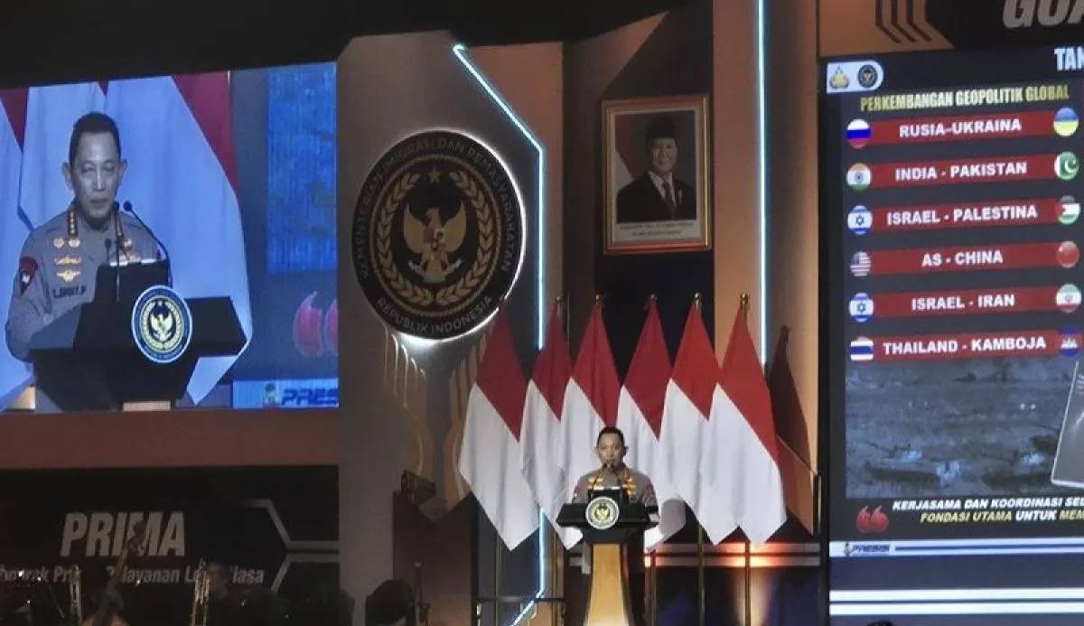 Kapolri Jenderal Polisi Listyo Sigit Prabowo menyampaikan sambutan dalam Rapat Koordinasi Dukungan Manajemen Kementerian Imigrasi dan Pemasyarakatan Semester I Tahun 2025 di Jakarta, Senin (4/8/2025). (dok. Kementerian Imipas/via ANTARA)
