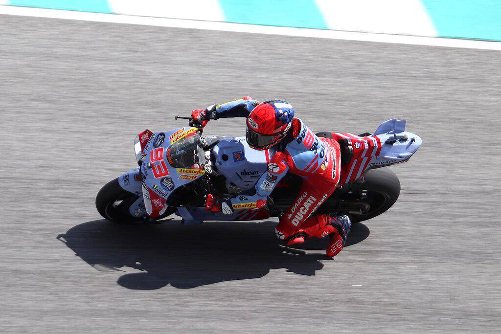 Marc Marquez saat masih memperkuat Gresini Racing pada pekan balap MotoGP Malaysia 2024. (commons.wikimedia.org/ Liauzh)