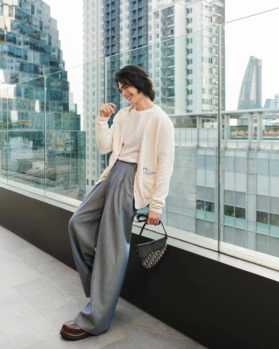 outfit airport look ala Mile Phakphum (instagram.com/milephakphum)