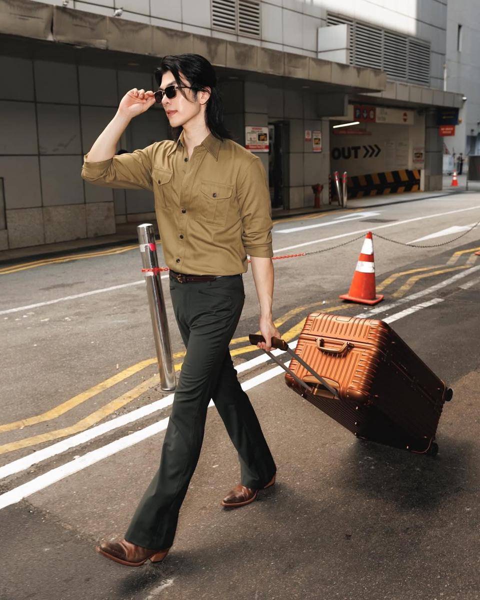 outfit airport look ala Mile Phakphum (instagram.com/milephakphum)