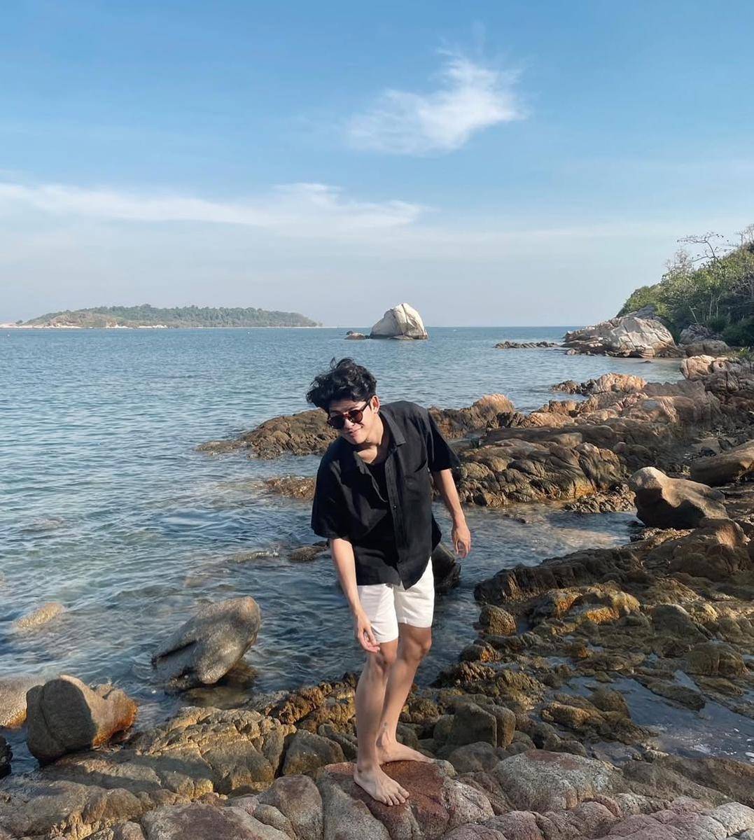 outfit nature escape ala Mark Pakin (Instagram.com/mmarkpkk)