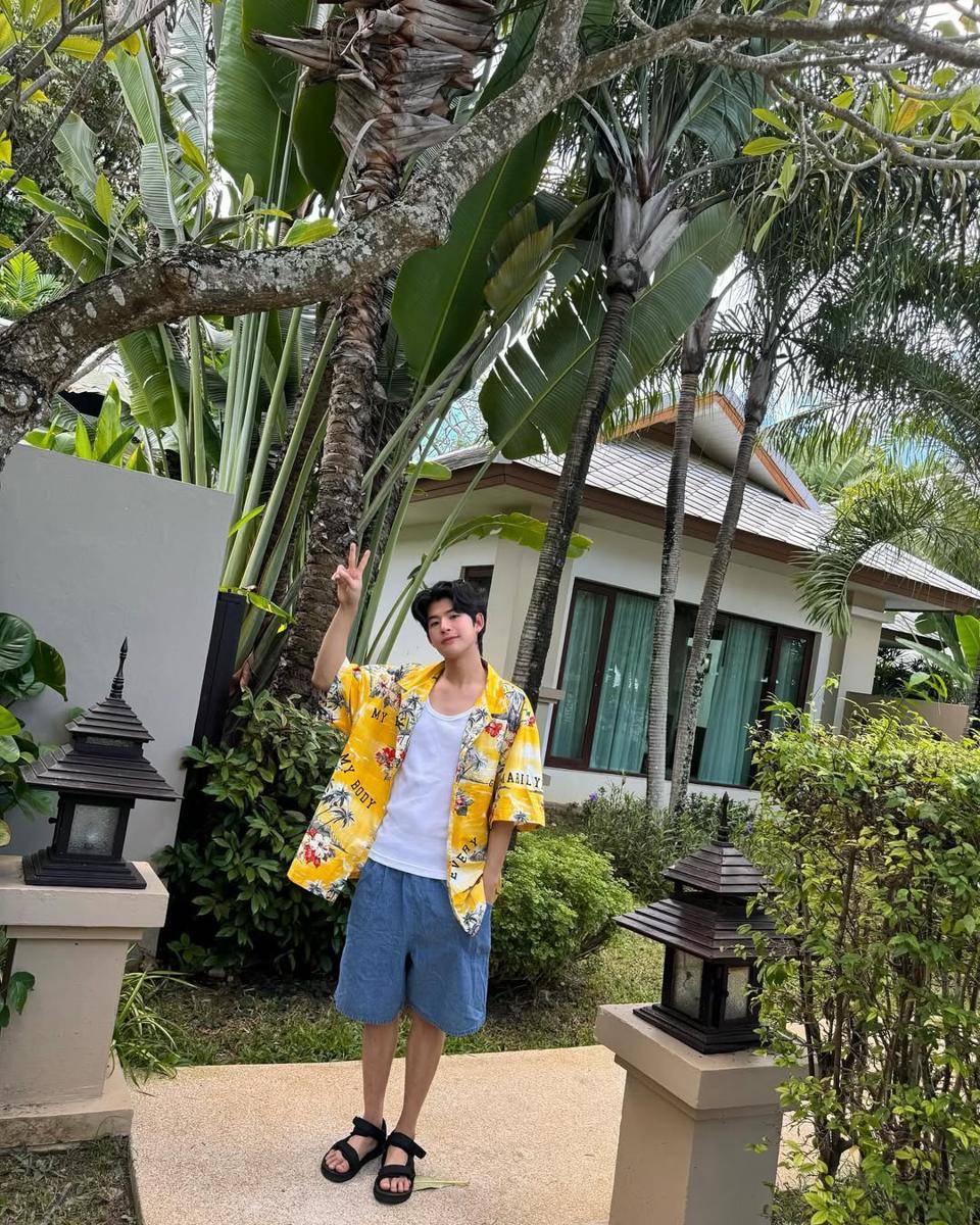 outfit nature escape ala Mark Pakin (instagram.com/mmarkpkk)