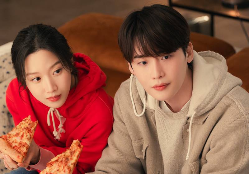 Moon Ga Young dan Lee Jong Suk di drama Law and the City (Dok. tvN/Law and the City)