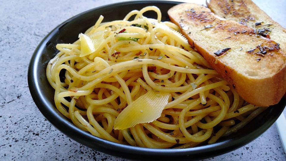 ilustrasi spaghetti aglio e olio (pixabay.com/Biraj Kumar)