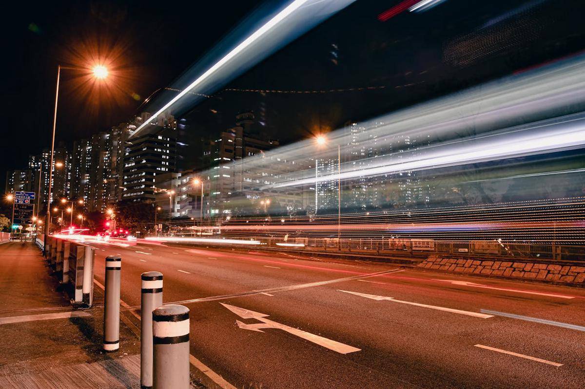 Potret jejak cahaya (pexels.com/Hoi Wai)  