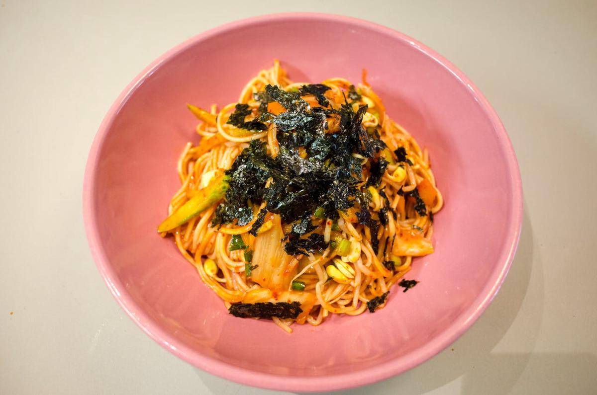 ilustrasi aehobak bibim guksu 