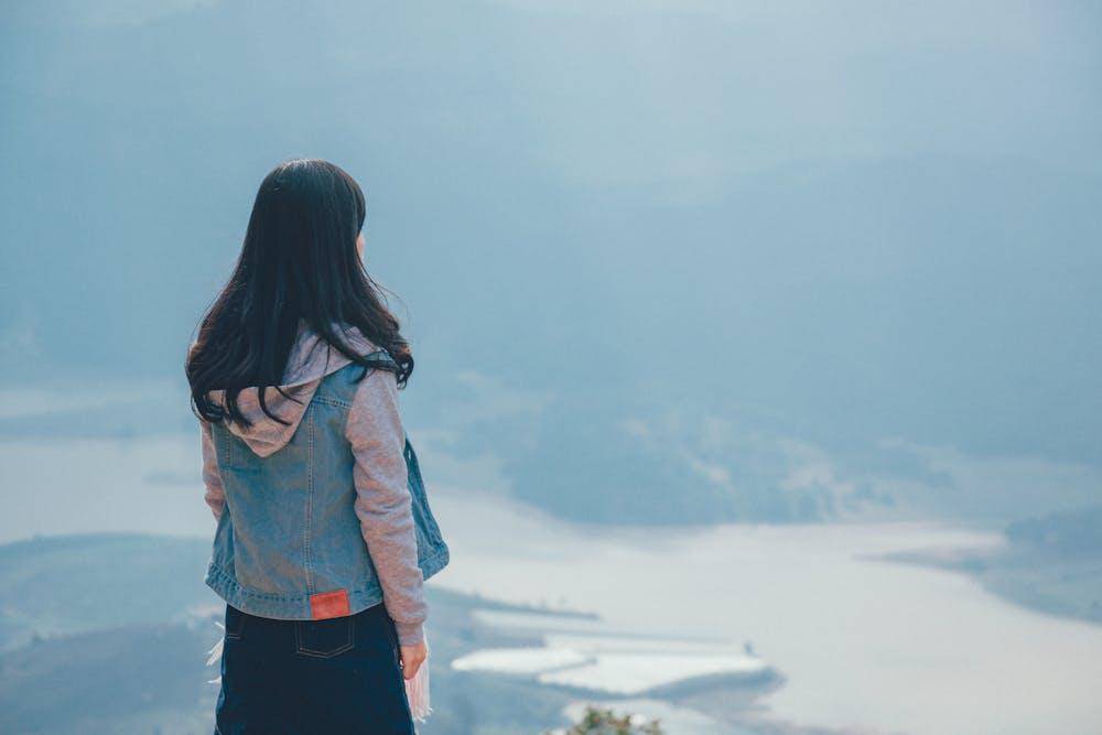 ilustrasi jaket dengan tampilan trendy (pexels.com/Min An)