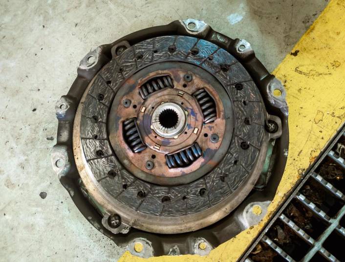 illustrasi flywheel mobil