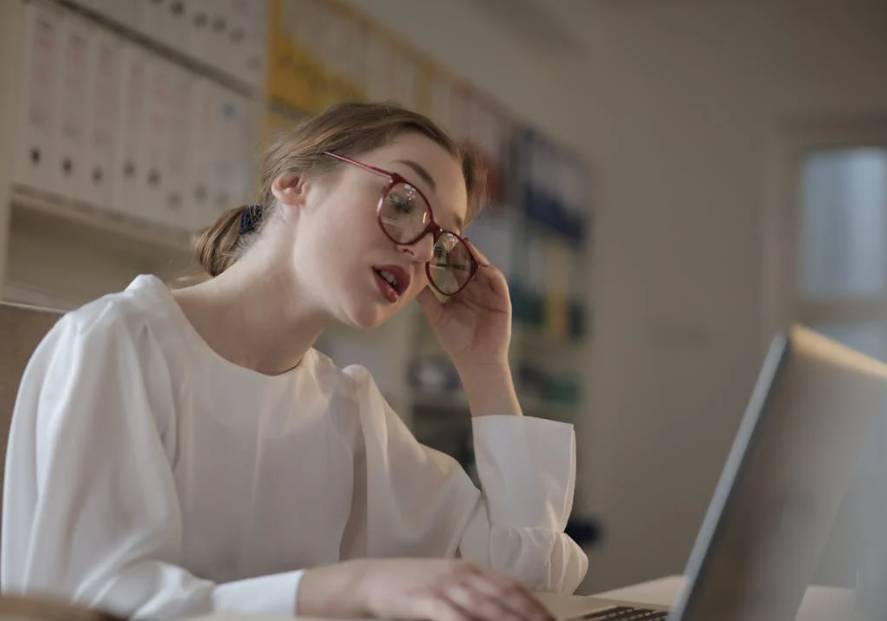 illustrasi hilang semangat kerja (pexels.com/Andrea Piacquadio)