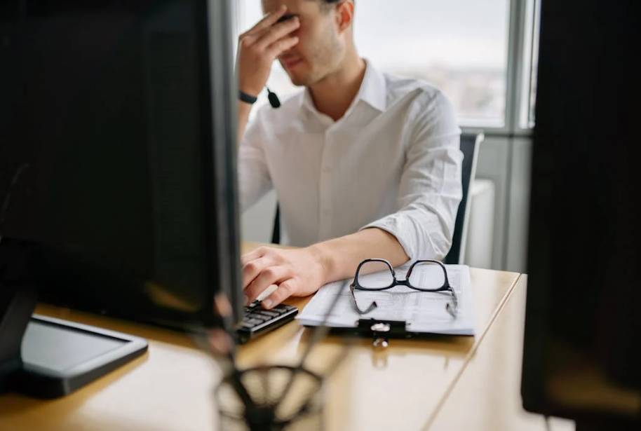 illustrasi hilang semangat kerja (pexels.com/Yan Krukau)