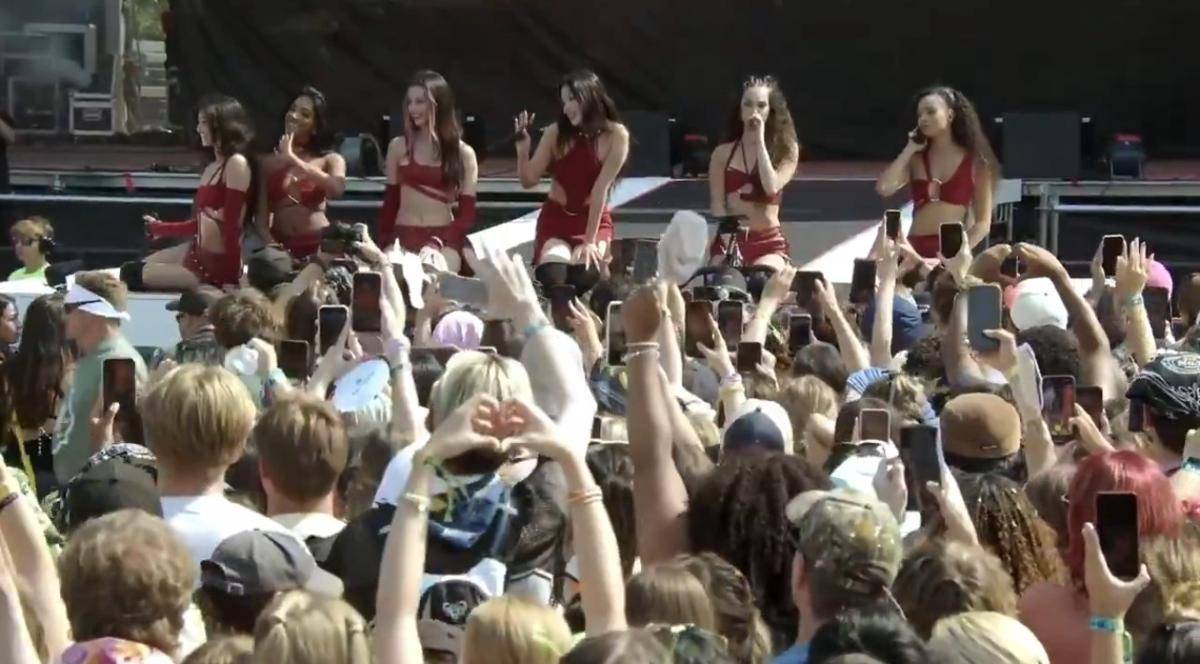 potret KATSEYE di Lollapalooza Chicago 2025 (dok. Weverse/KATSEYE)