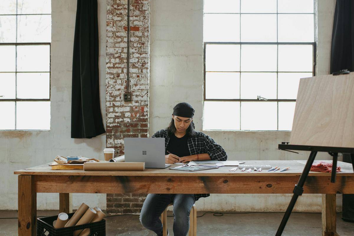Ilustrasi freelancer bekerja dari rumah. (Dok. Unsplash/Surface)