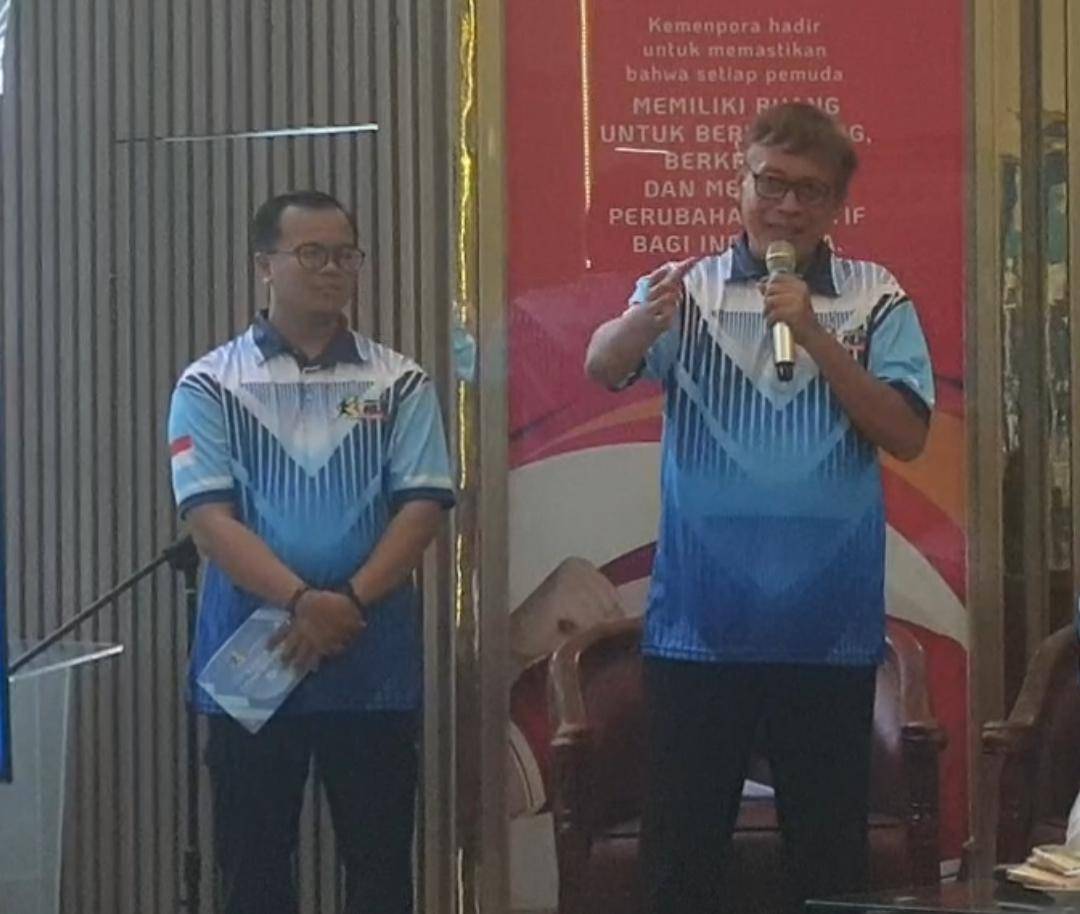 Deputi Bidang Industri Olahraga, Raden Isnanta, saat memberikan keterangan di Kemenpora. (Dok. Kemenpora)