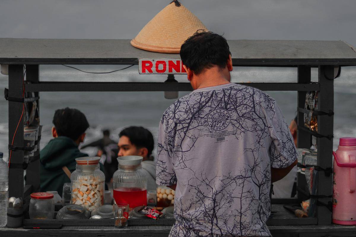 Potret pedagang wedang ronde