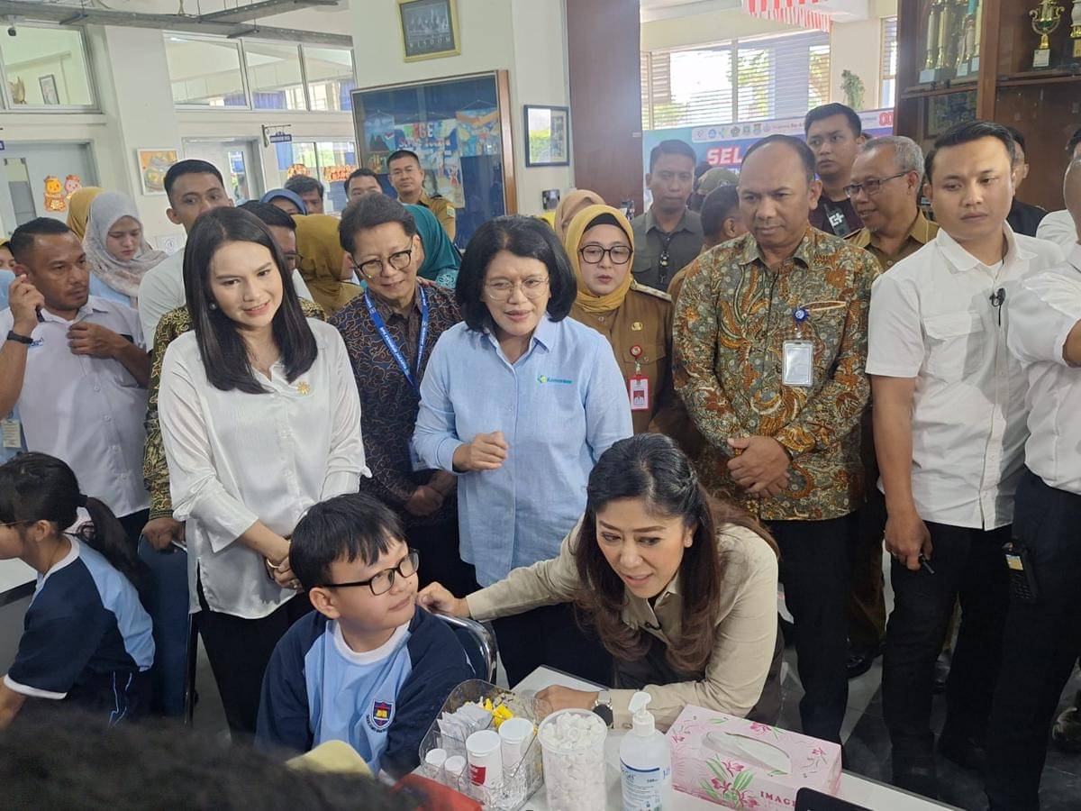 Menkomdigi Meutya Hafid menghadiri Kick Off Cek Kesehatan Gratis (CKG) Sekolah SMPK Penabur Gading Serpong Tangerang, Banten pada Senin (4/8/2025) (IDN Times/Lia Hutasoit)