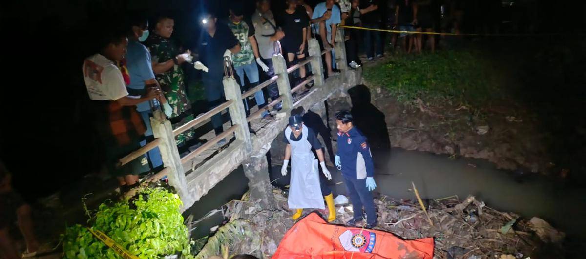 Penemuan jenazah MH di Kampung Bojong Koneng, Desa Carenang 