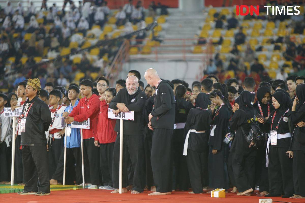Kejuaraan pencak silat internasional di Gedung Serbaguna Pemprov Sumut, Senin (4/8/2025) (IDN Times/Doni Hermawan)
