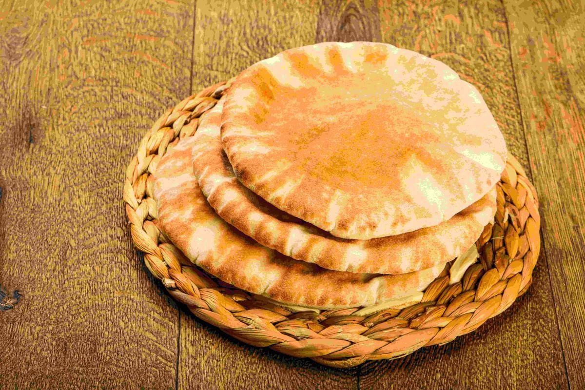 ilustrasi pita bread (vecteezy.com/Andrey Starostin)