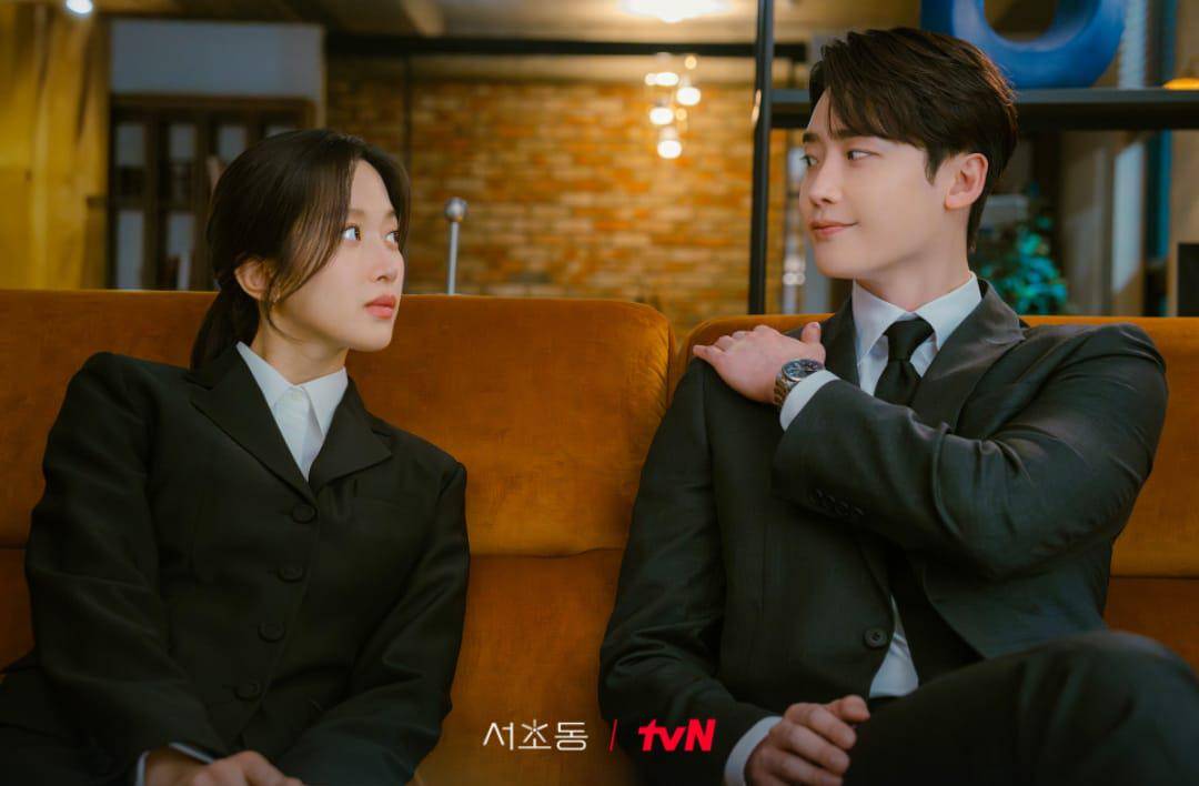 Moon Ga Young dan Lee Jong Suk di KDrama Law and the City (dok.tvN/Law and the City)