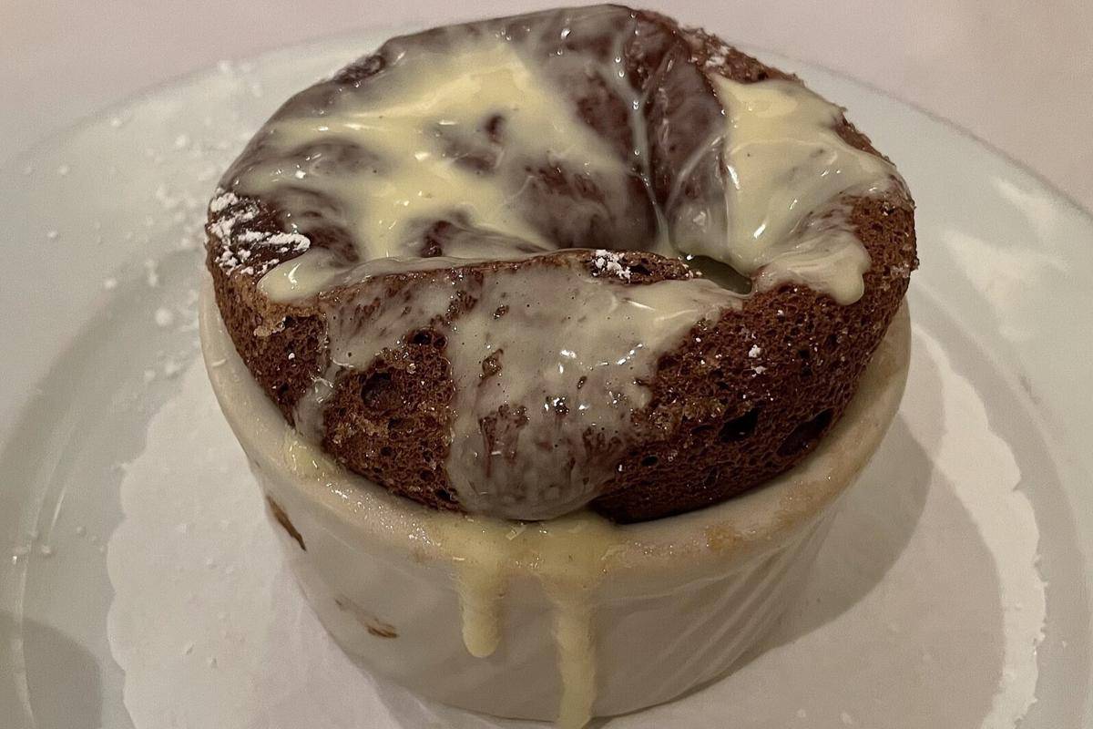 ilustrasi chocolate souffle keju 