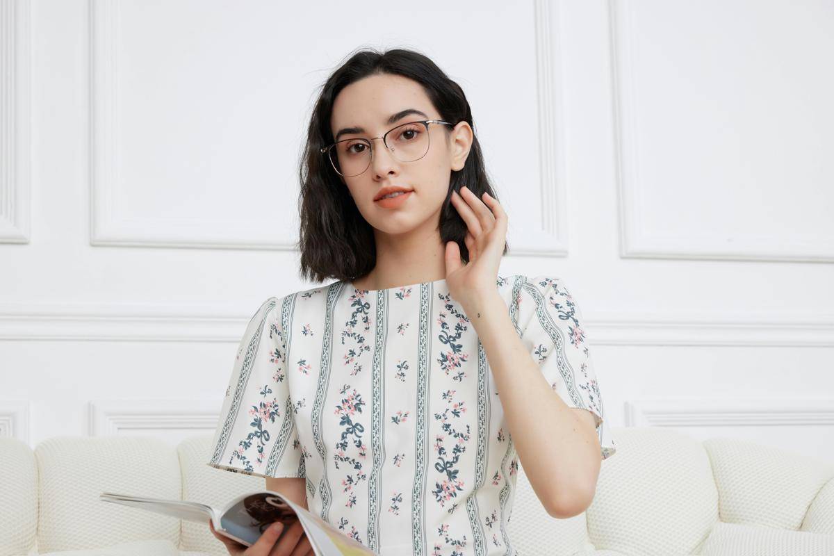 ilustrasi perempuan dengan feminin energi (pexels.com/GlassesShop GS)