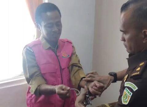 Mantan Kadinkes Kupang, Robert Amheka, ditahan Kejaksaan Kabupaten Kupang. (Dok Kejari Kabupaten Kupang)