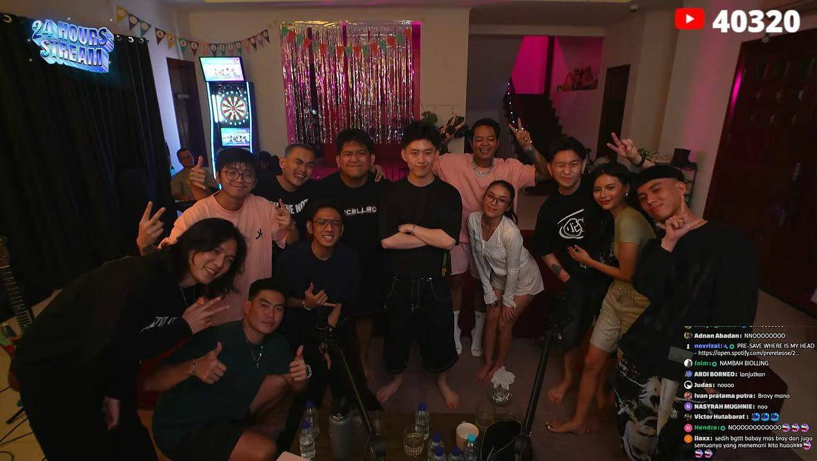 Rich Brian latihan jadi petugas damkar