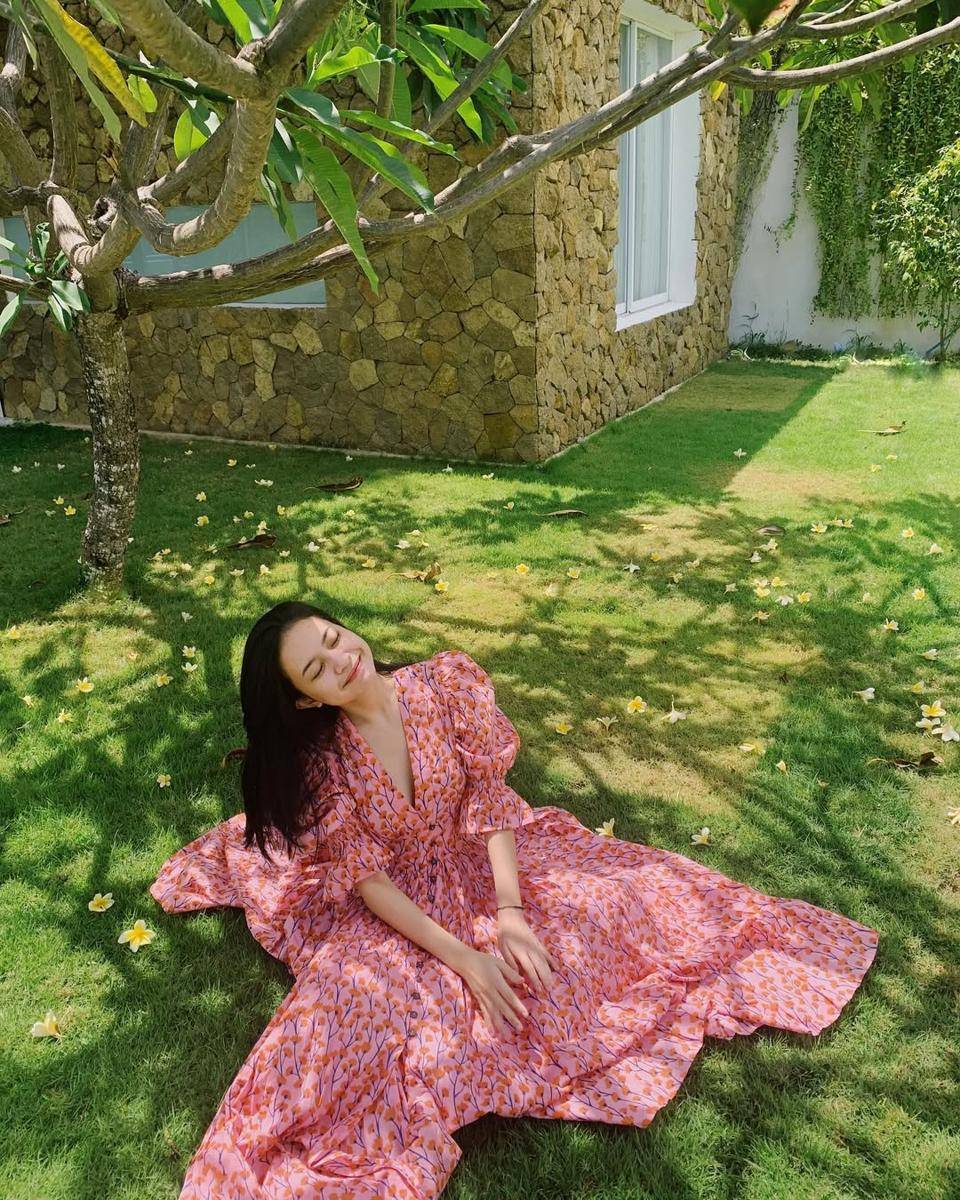 inspirasi outfit dengan dress ala Hanggini (instagram.com/hanggini)