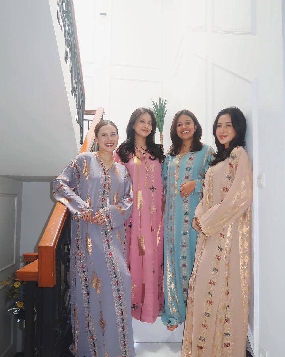 inspirasi outfit dengan dress ala Hanggini (instagram.com/hanggini)