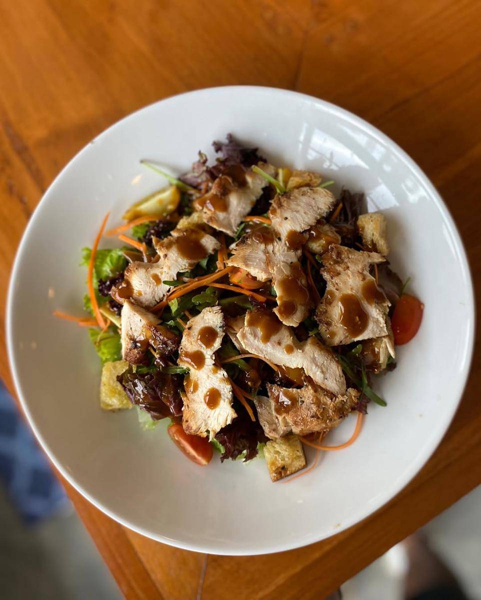Buns & Salads (instagram.com/bunsnsalads)