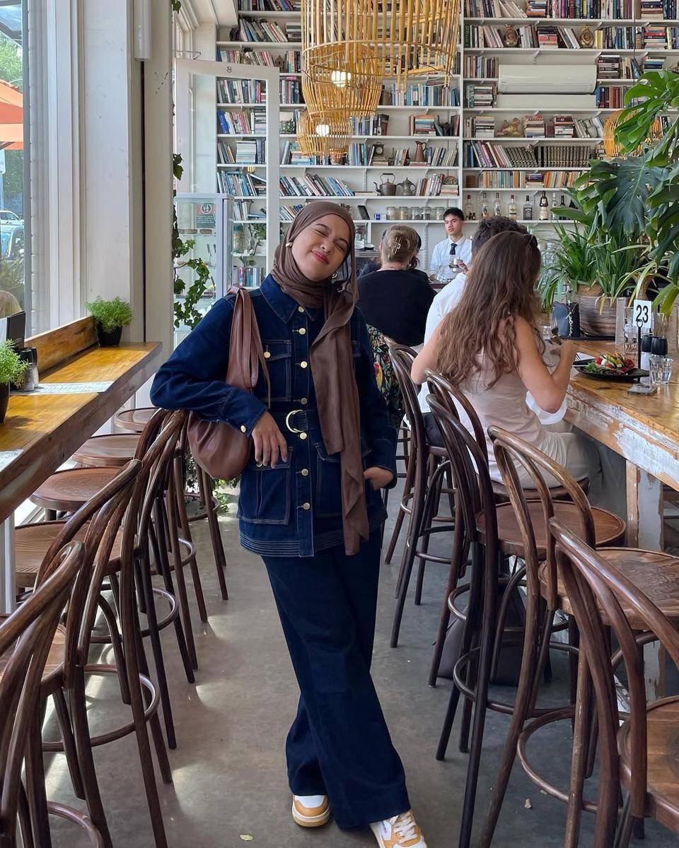 OOTD hijab ke kampus ala Ana Octarina (instagram.com/anaoctarina)