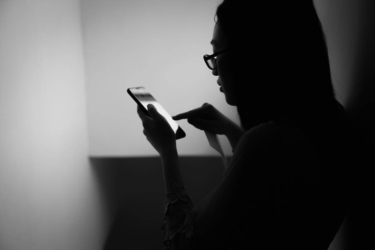 ilustrasi stalking media sosial (unsplash.com/和国 谢)