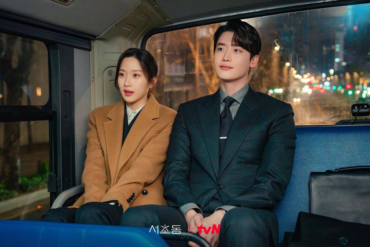 Lee Jong Suk dan Moon Ga Young di Law and the City (x.com/CJnDrama)