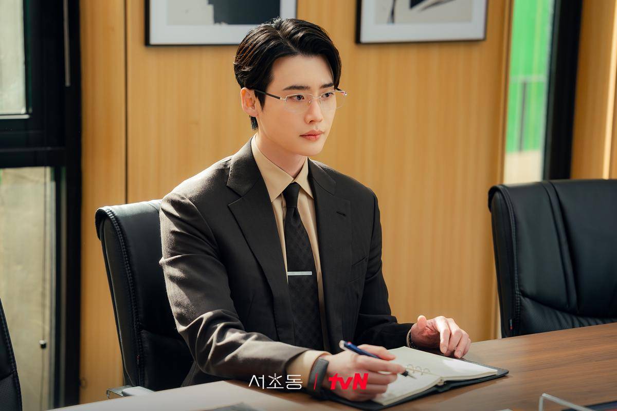 Lee Jong Suk di Law and the City (x.com/CJnDrama)