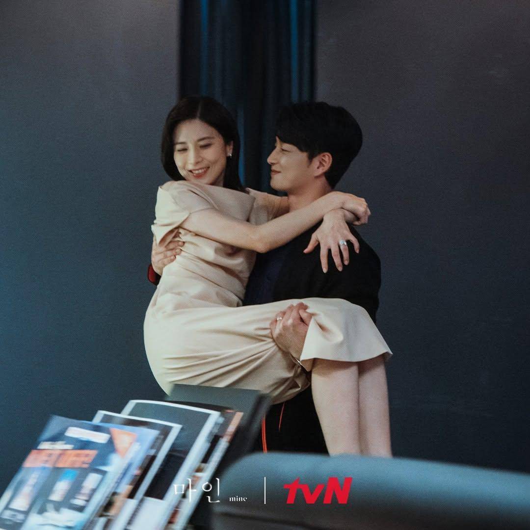 Cuplikan drama Mine (2021) yang di bintangi Lee Bo young (instagram/@tvn_drama)
