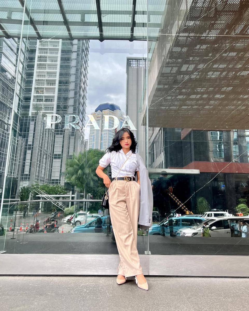 ide outfit kuliah ala Fujianti Utami (instagram.com/fuji_an)