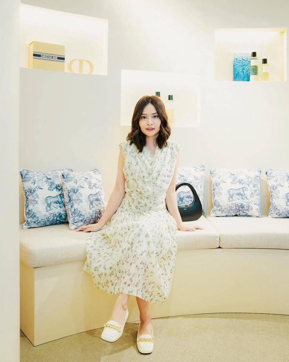 inspirasi outfit dengan dress ala Hanggini (instagram.com/hanggini)