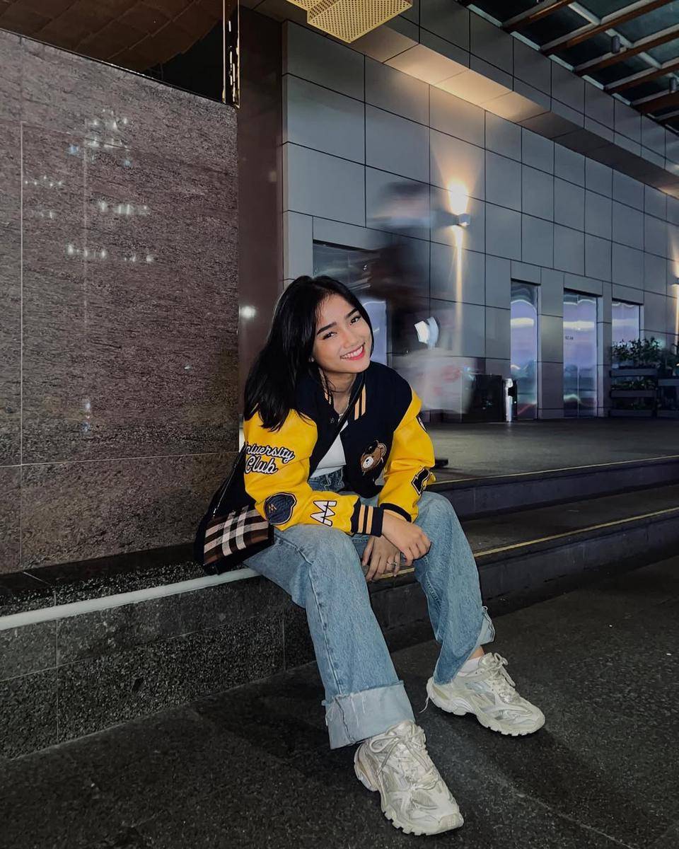 ide outfit kuliah ala Fujianti Utami (instagram.com/fuji_an)