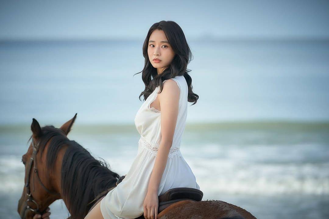 Bang Hyo Rin di drama Aema